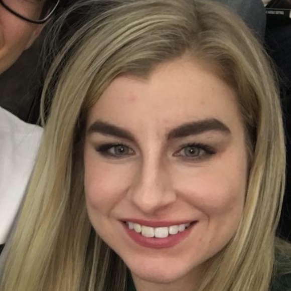 Meet your Posher, Brittney - Picture 2 of 4